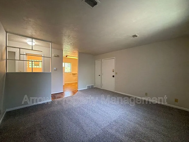 1426 S 20th St — Photo 3
