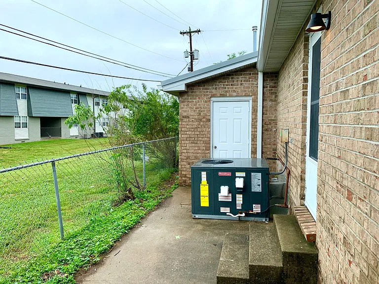 211 Lexington Dr — Photo 15