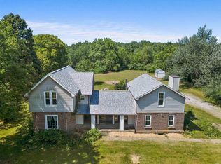 8303 N Angling Rd, Kendallville, IN 46755