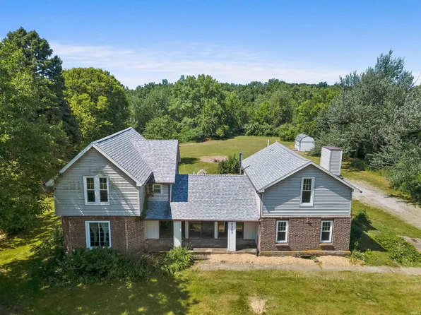 8303 N Angling Rd, Kendallville, IN 46755