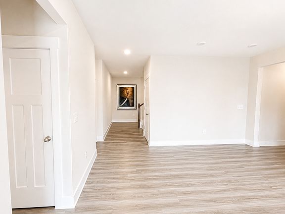 3rd image of 404 Cattail Hollow Way