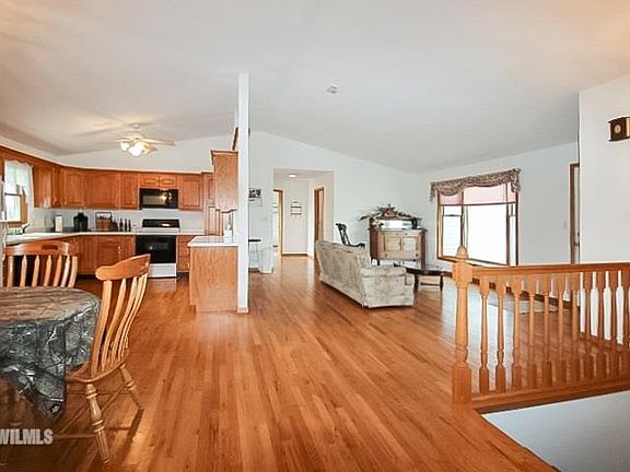 4th image of 23-42 Barrington Ct