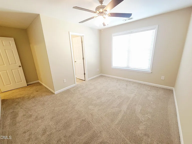 411 Whitehall Ct — Photo 26