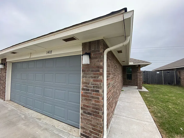 1407 Macalpine St — Photo 3