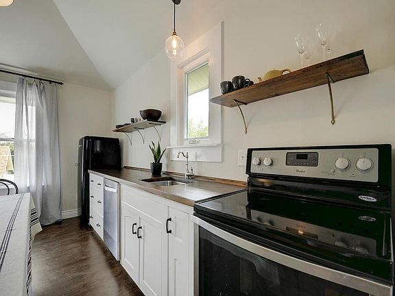 5th image of 4315 Avenue H #B