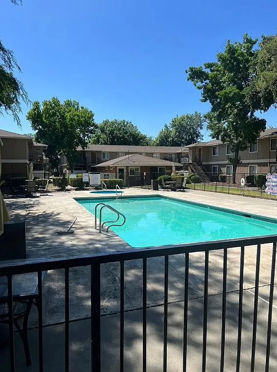 2 bed, 960 sqft, $1,300 — Photo 4