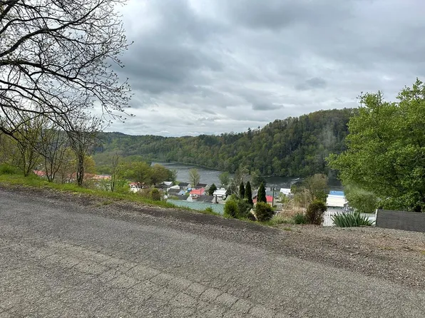 Cliff St, Fries, VA 24330