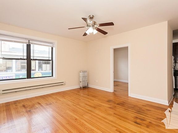 4th image of 1024 W Argyle St #209