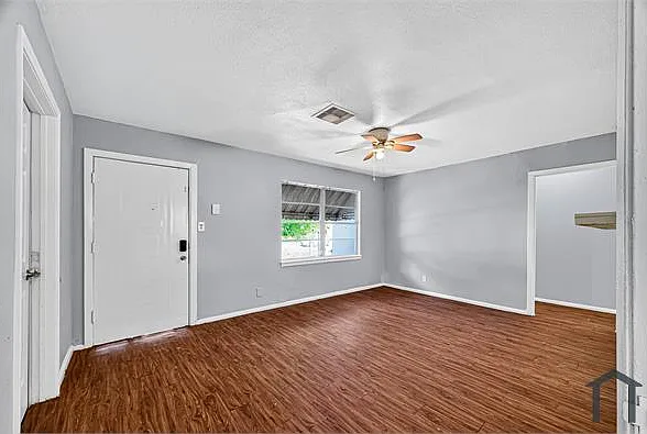 4 bed, 1280 sqft, $1,750 — Photo 2