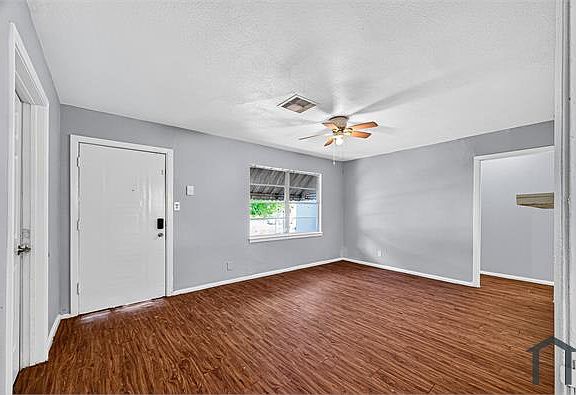 2nd image of 10106 Sierra Dr