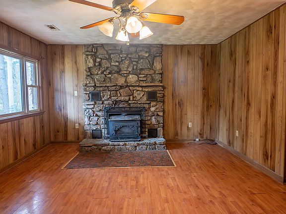 3rd image of 167 Lone Oak Road