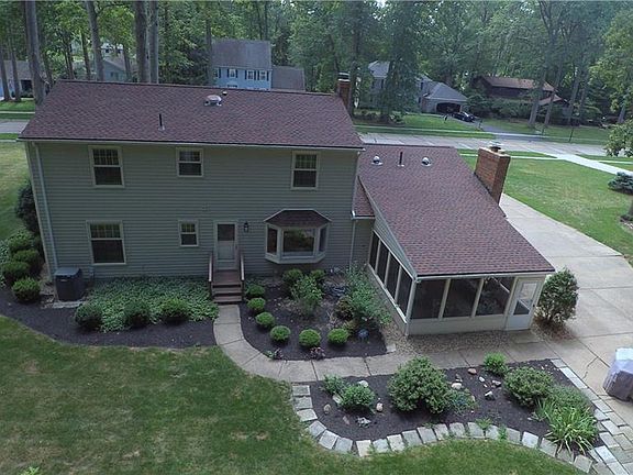 3rd image of 32602 Carriage Ln