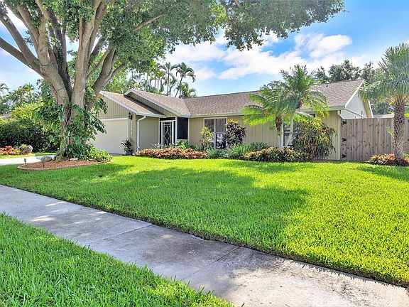 3rd image of 9384 Longmeadow Cir