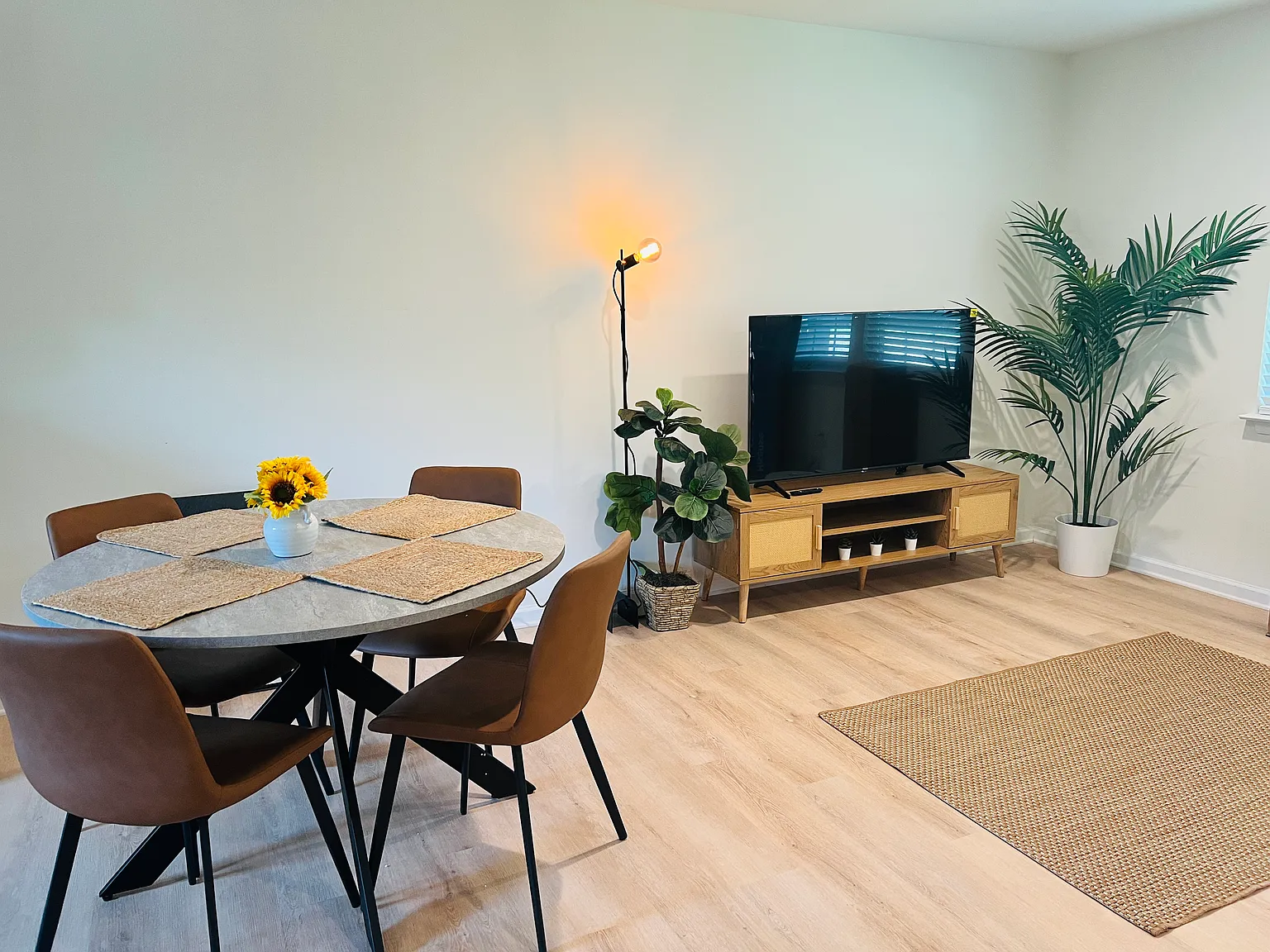 1113 Little Ave — Photo 3