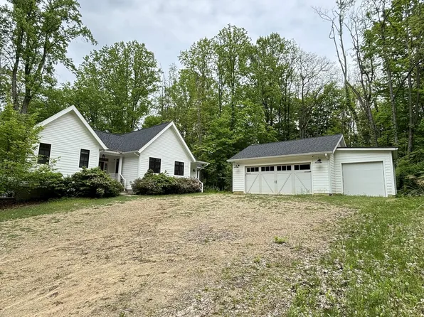 12743 Hills Rd, Buchanan, MI 49107