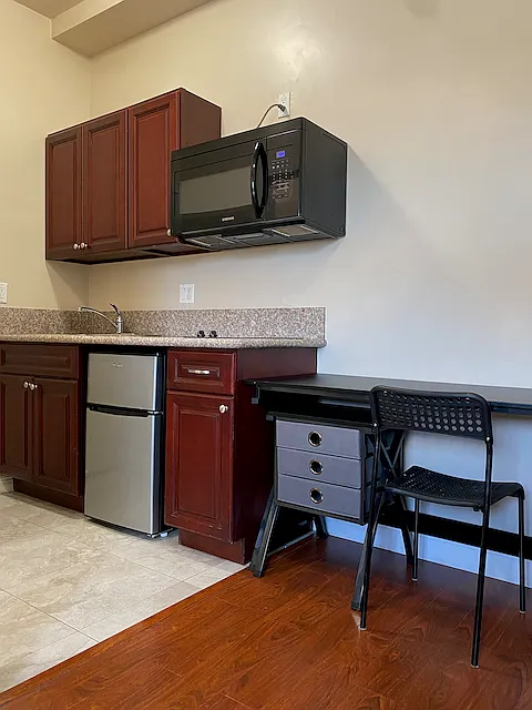 Studio, 180 sqft, $1,380 — Photo 3