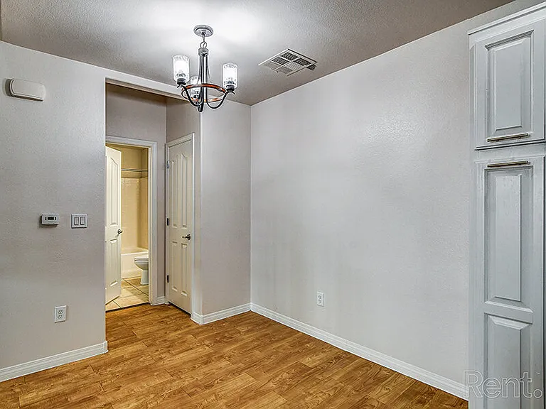 Fleetwood Apartments — Photo 18