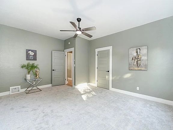 5th image of 1045 35th St