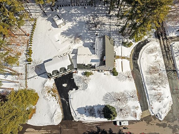 4th image of 6 Canterbury Dr