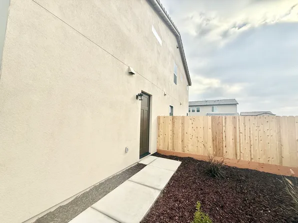 2268 Controllata St #A, Manteca, CA 95337