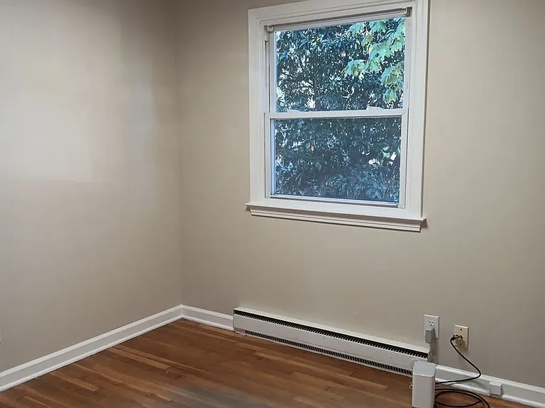 110 Middlesex Dr — Photo 32