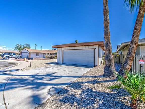 3rd image of 4929 W TOWNLEY Avenue