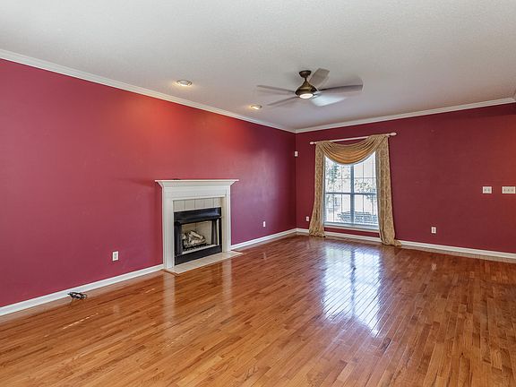 3rd image of 214 Valley Breeze Dr