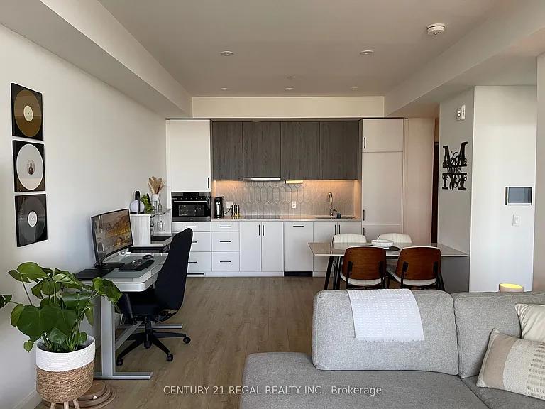 741 King St W #708 — Photo 7