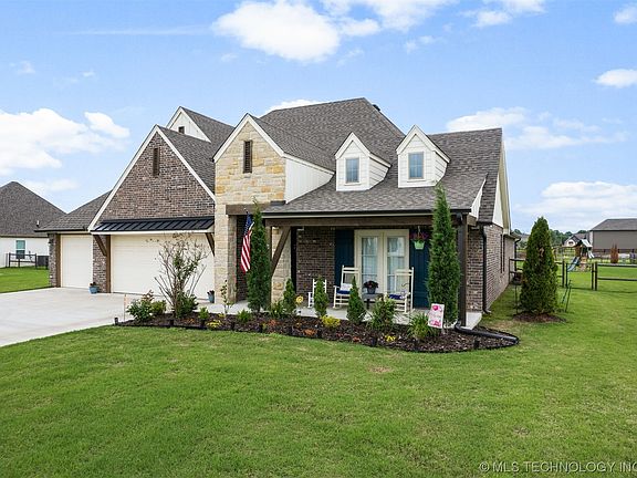 3rd image of 10216 S 221st Avenue