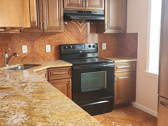 3rd image of 4018 Kensington Ave