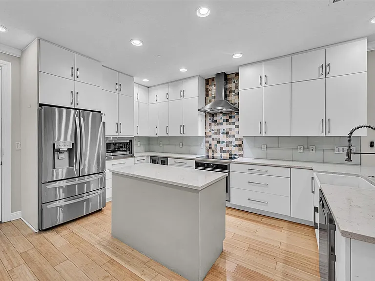 1617 NE 2nd Ct — Photo 5