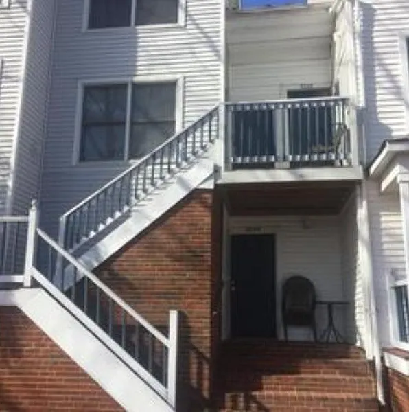 810 Court St — Photo 3
