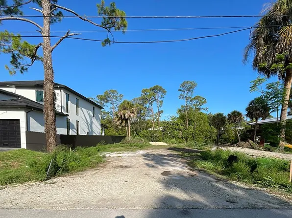 3370 Canal St, Naples, FL 34112