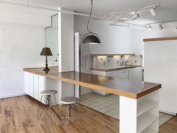 3rd image of 9 Jones St APT 5