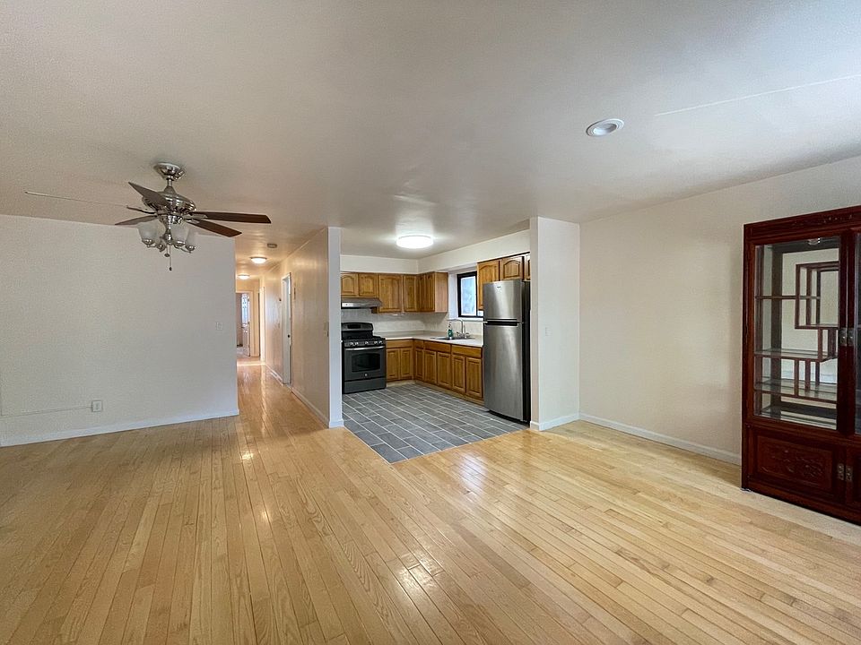 1st image of 149-18 Roosevelt Ave #2