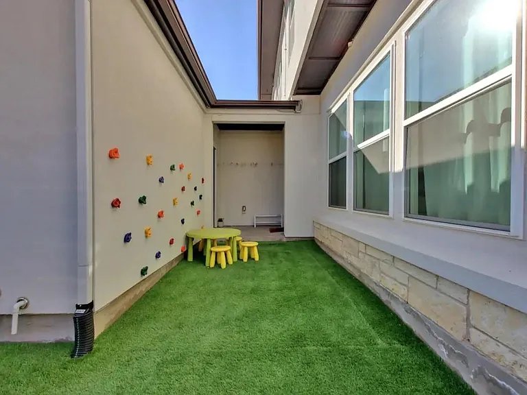 4711 Vaughan St — Photo 31