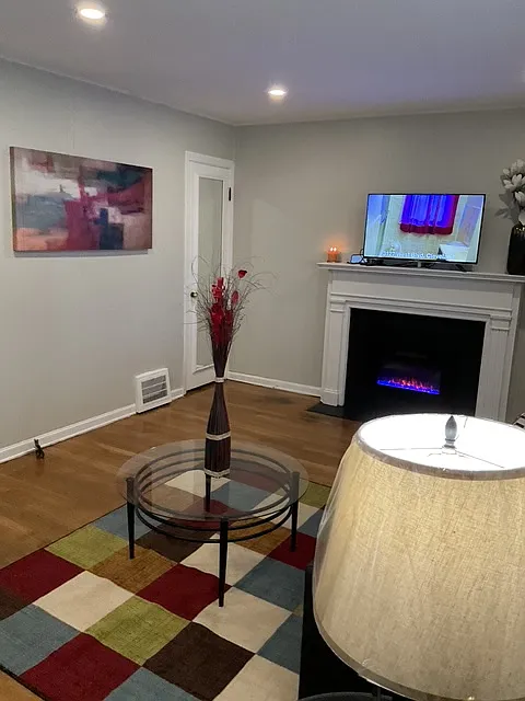 2 bed, 1600 sqft, $1,500 — Photo 2