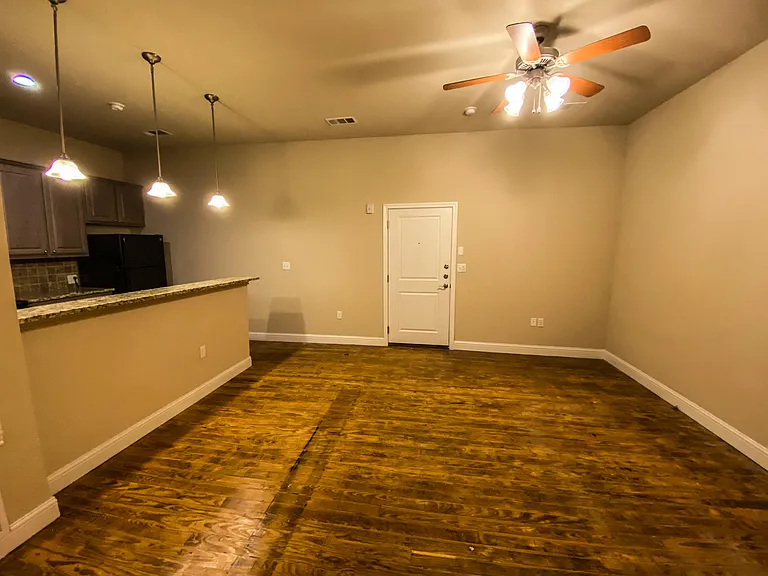 700 Franklin Ave #14 — Photo 4