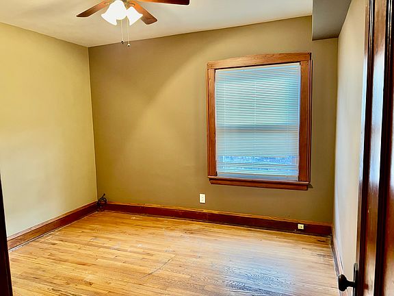 3rd image of 1421 N Leclaire Ave #2