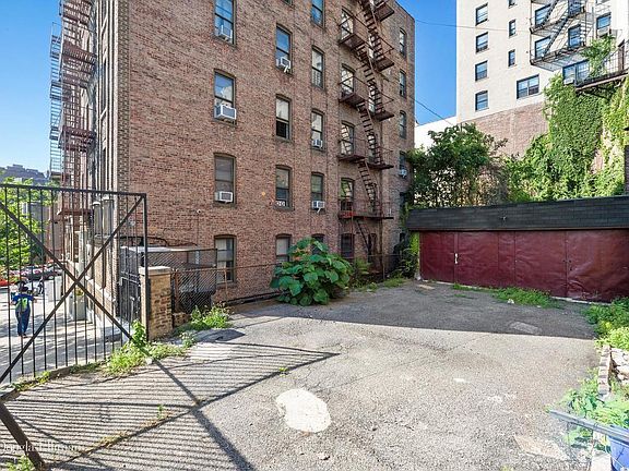 3rd image of 673 W 187th St