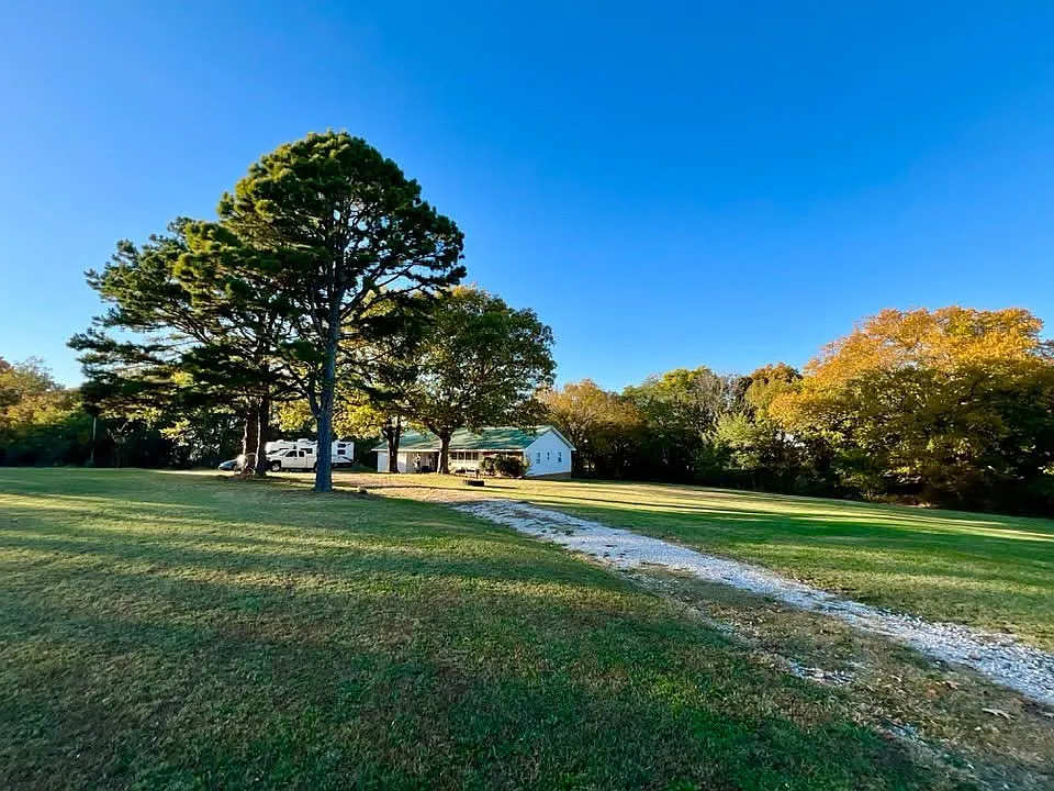 3 bed, 2000 sqft, $1,875 — Photo 1