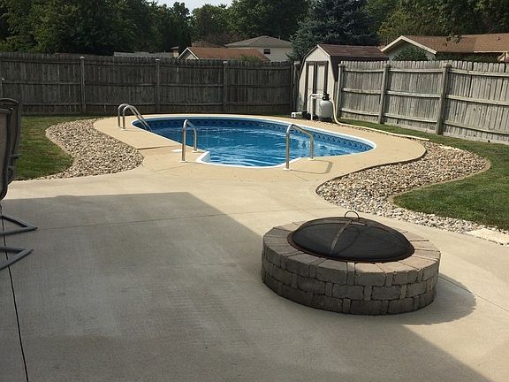 4th image of 24 Hilltop Dr