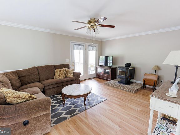 5th image of 120 Bay Meadows Ln