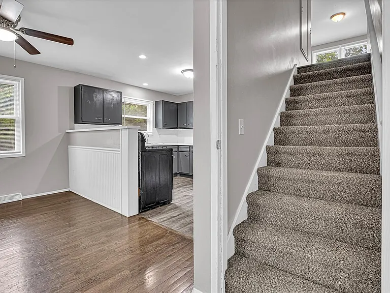 7715 NE 56th St — Photo 28