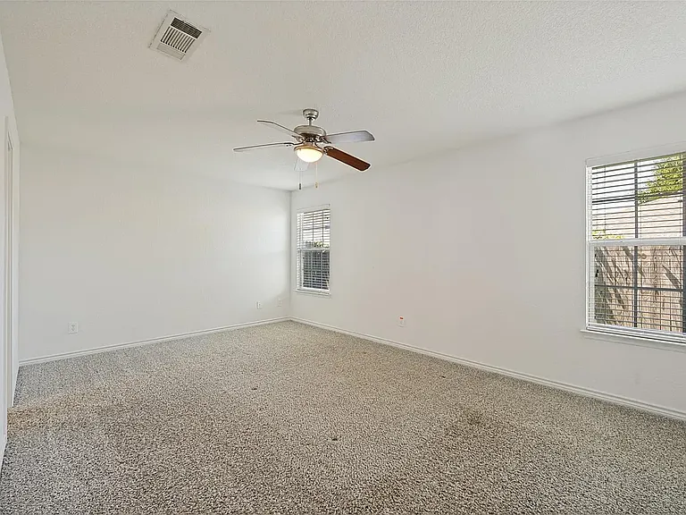 8013 Hidden Oaks Dr — Photo 12