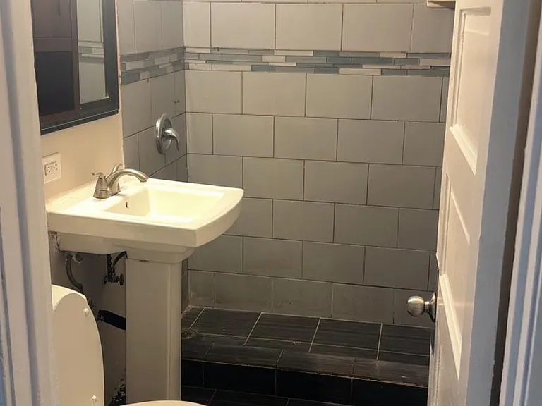 3218 S 49th Ave #1 — Photo 8