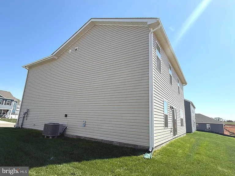223 Orpington Dr — Photo 21