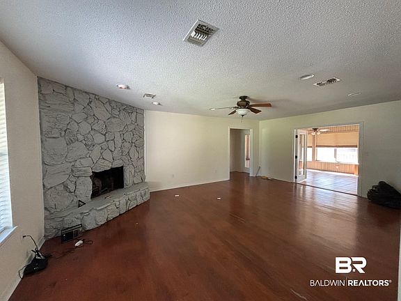 2nd image of 301 Briarwood Ct