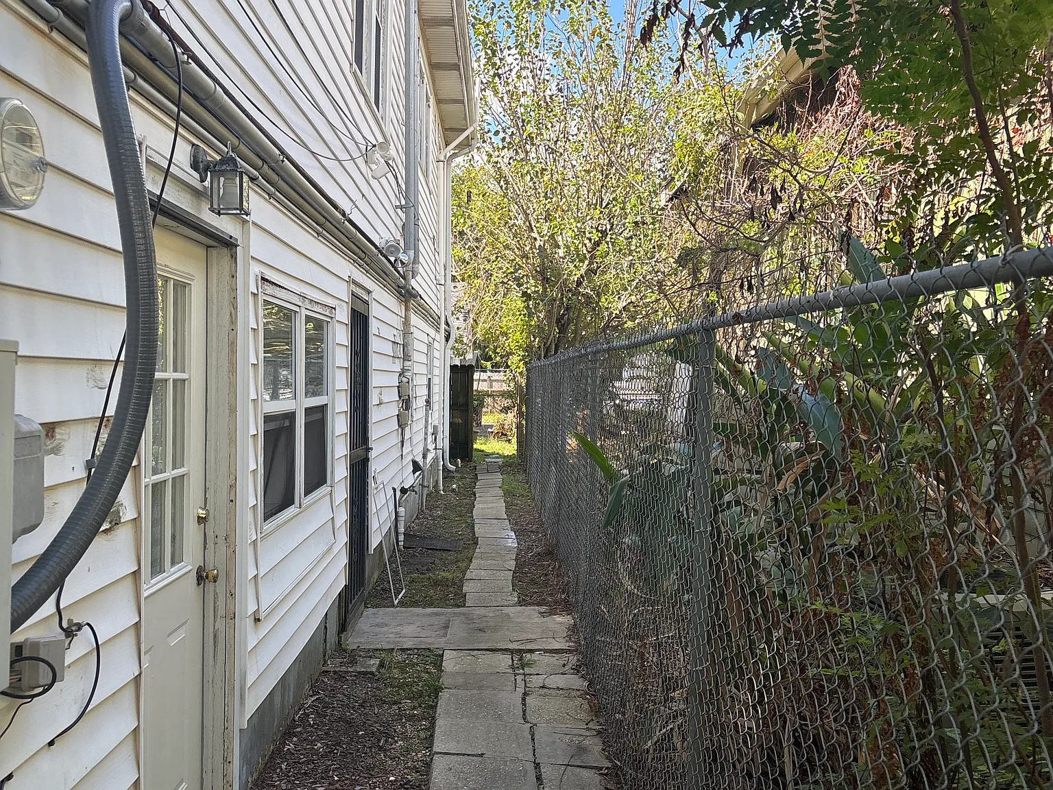 3 bed, 1650 sqft, $1,800 — Photo 2