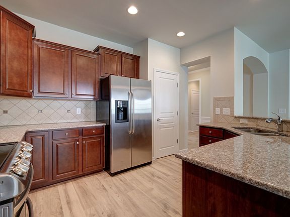 5th image of 267 Salient Ln